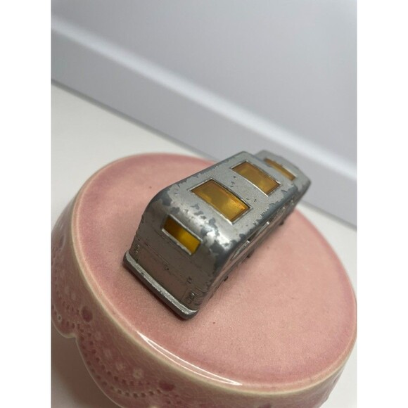 VINTAGE MATCHBOX LESNEY NO. 66 GREYHOUND COACH BUS - Picture 4 of 7